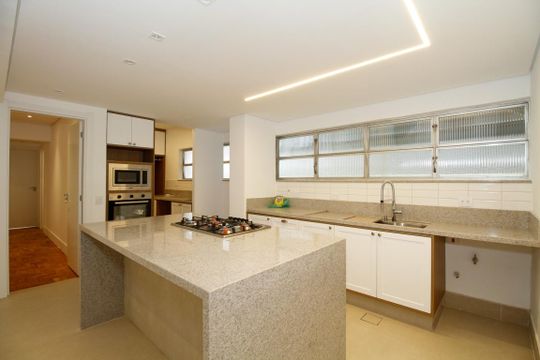 Venda de apartamento em Cerqueira César com 3 quartos, aceita animais. — Cozinha