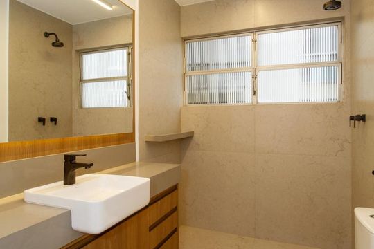 Venda de apartamento em Cerqueira César com 3 quartos, aceita animais. — Banheiro da Suíte