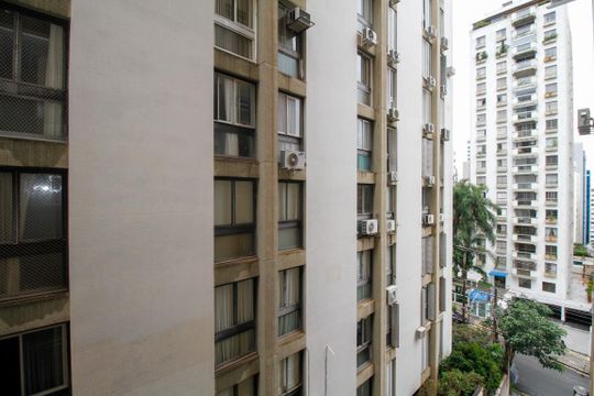 Venda de apartamento em Cerqueira César com 3 quartos, aceita animais. — Vista da Sala de Estar e Jantar