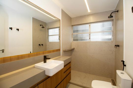 Venda de apartamento em Cerqueira César com 3 quartos, aceita animais. — Banheiro da Suíte