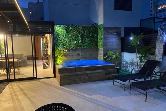 Apartamento mobiliado com 3 quartos, 1 suíte, varanda e quintal. Ideal para comprar. — Foto 05