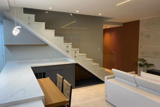 Apartamento mobiliado com 3 quartos, 1 suíte, varanda e quintal. Ideal para comprar. — Foto 19