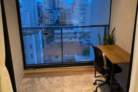 Apartamento mobiliado com 3 quartos, 1 suíte, varanda e quintal. Ideal para comprar. — Foto 42