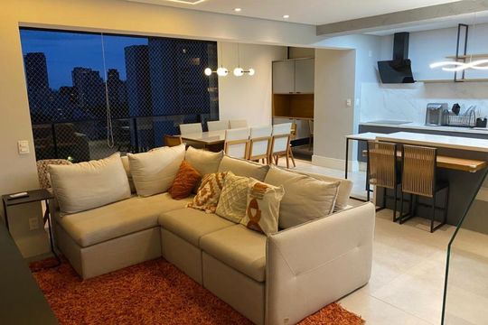 Apartamento mobiliado com 3 quartos, 1 suíte, varanda e quintal. Ideal para comprar. — Foto 18