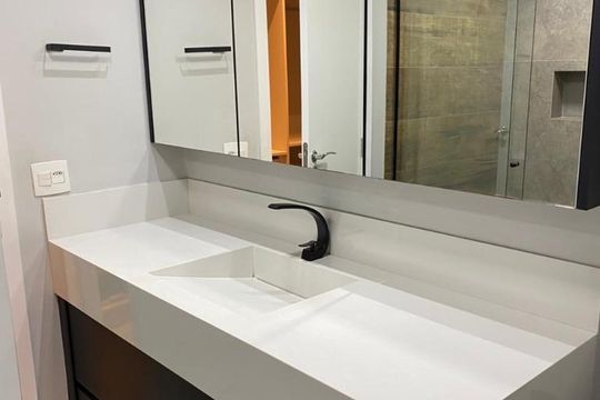 Apartamento mobiliado com 3 quartos, 1 suíte, varanda e quintal. Ideal para comprar. — Foto 38