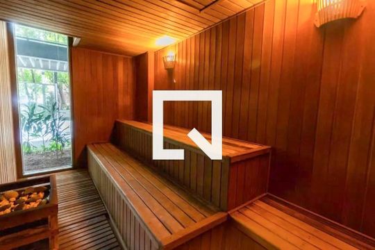 Venda de apartamento mobiliado com 3 quartos, varanda, closet e piscina no condomínio. — Sauna