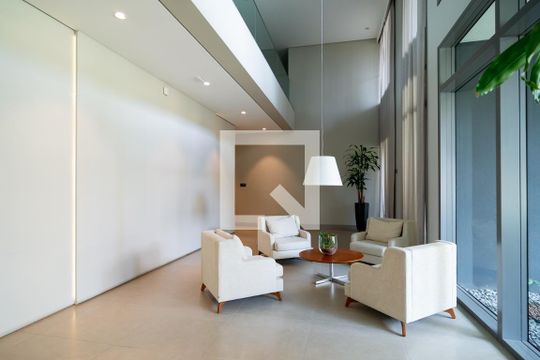 Venda de apartamento mobiliado com 3 quartos, varanda, closet e piscina no condomínio. — Hall Entrada