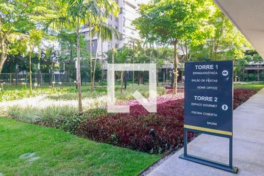 Venda de apartamento mobiliado com 3 quartos, varanda, closet e piscina no condomínio. — Entrada