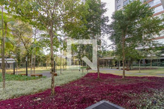 Venda de apartamento mobiliado com 3 quartos, varanda, closet e piscina no condomínio. — Area Comum