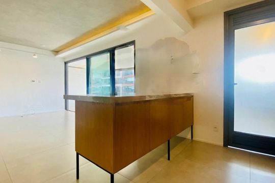 Venda de apartamento mobiliado com 3 quartos, varanda, closet e piscina no condomínio. — foto 1