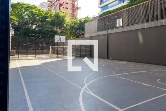 Venda de apartamento mobiliado com 3 quartos, varanda, closet e piscina no condomínio. — Quadra Esportiva