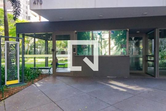 Venda de apartamento mobiliado com 3 quartos, varanda, closet e piscina no condomínio. — Fachada