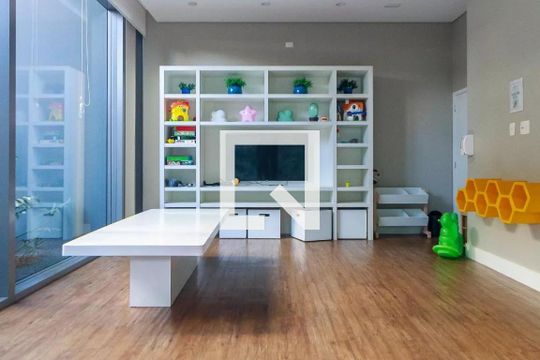 Venda de apartamento mobiliado com 3 quartos, varanda, closet e piscina no condomínio. — Brinquedoteca