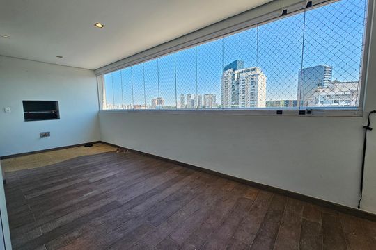 Apartamento com 3 quartos, 1 suíte, varanda, piscina e academia. Ideal para compra. — Sacada