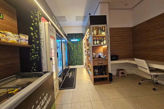 Apartamento com 3 quartos, 1 suíte, varanda, piscina e academia. Ideal para compra. — Mercado