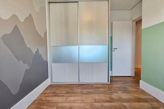 Apartamento com 3 quartos, 1 suíte, varanda, piscina e academia. Ideal para compra. — Quarto 2