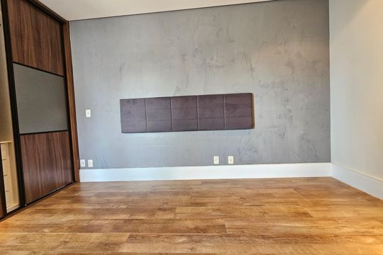 Apartamento com 3 quartos, 1 suíte, varanda, piscina e academia. Ideal para compra. — Suíte