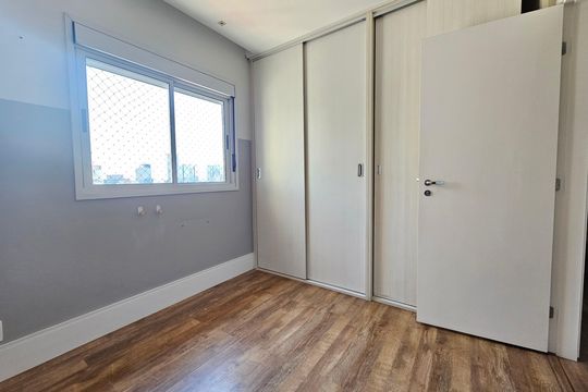 Apartamento com 3 quartos, 1 suíte, varanda, piscina e academia. Ideal para compra. — Quarto 1