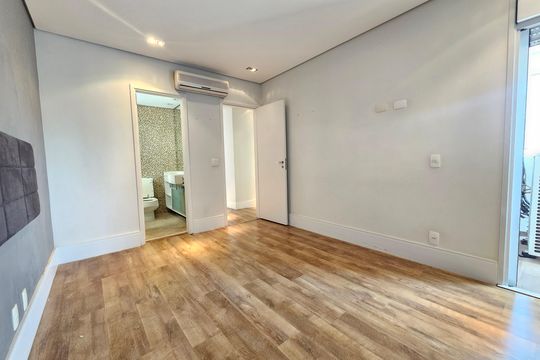 Apartamento com 3 quartos, 1 suíte, varanda, piscina e academia. Ideal para compra. — Suíte