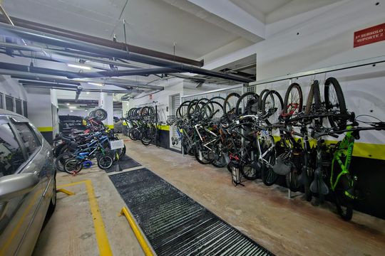 Apartamento com 3 quartos, 1 suíte, varanda, piscina e academia. Ideal para compra. — Bicicletário