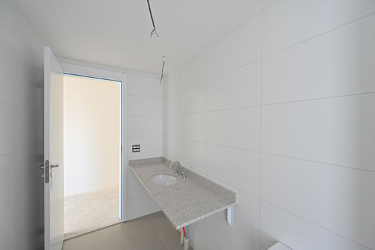 Apartamento à venda, com 325 m², 4 quartos e 1 vaga — Banheiro Social