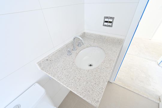 Apartamento à venda, com 325 m², 4 quartos e 1 vaga — Banheiro da Suíte 2