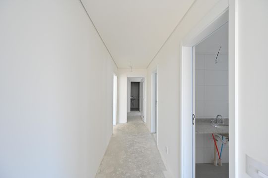 Apartamento à venda, com 325 m², 4 quartos e 1 vaga — Corredor