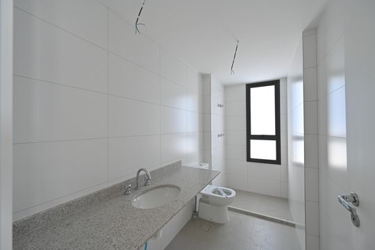 Apartamento à venda, com 325 m², 4 quartos e 1 vaga — Banheiro Social