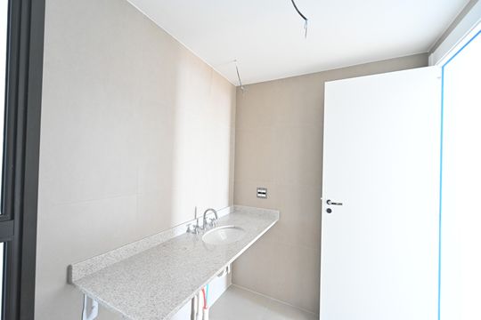 Apartamento à venda, com 325 m², 4 quartos e 1 vaga — Banheiro da Suíte 1