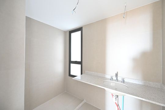 Apartamento à venda, com 325 m², 4 quartos e 1 vaga — Banheiro da Suíte 1