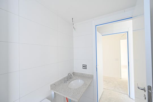 Apartamento à venda, com 325 m², 4 quartos e 1 vaga — Banheiro da Suíte 2