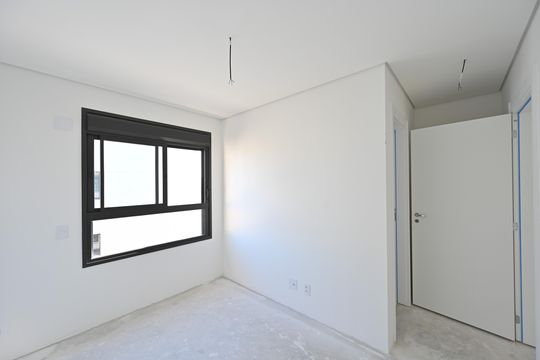 Apartamento à venda, com 325 m², 4 quartos e 1 vaga — Suíte 2