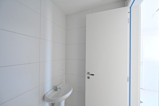 Apartamento à venda, com 325 m², 4 quartos e 1 vaga — Banheiro de Serviço