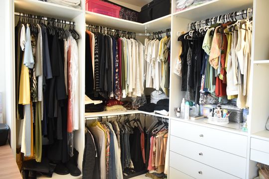 Comprar apartamento com 2 quartos e piscina no condomínio. — Suíte 2 (Closet)