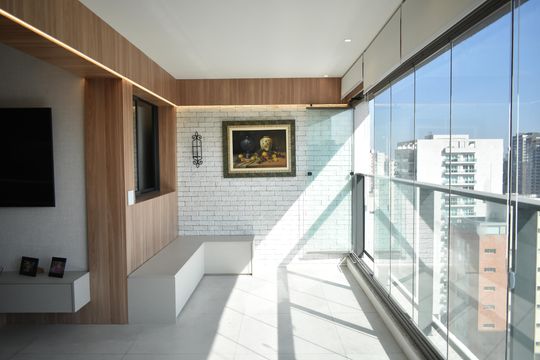 Comprar apartamento com 2 quartos e piscina no condomínio. — Sacada