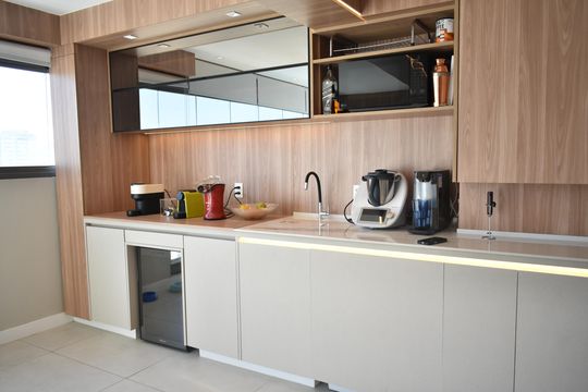 Comprar apartamento com 2 quartos e piscina no condomínio. — Sala/Cozinha
