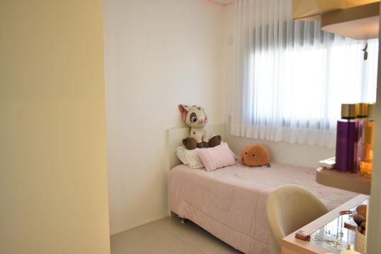 Comprar apartamento com 2 quartos e piscina no condomínio. — Suíte 1