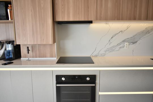 Comprar apartamento com 2 quartos e piscina no condomínio. — Sala/Cozinha