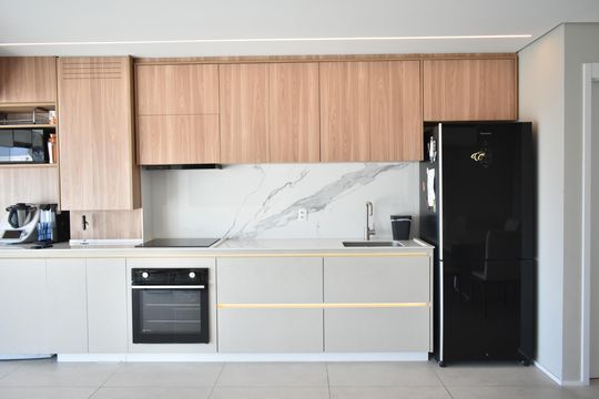 Comprar apartamento com 2 quartos e piscina no condomínio. — Sala/Cozinha