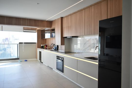 Comprar apartamento com 2 quartos e piscina no condomínio. — Sala/Cozinha