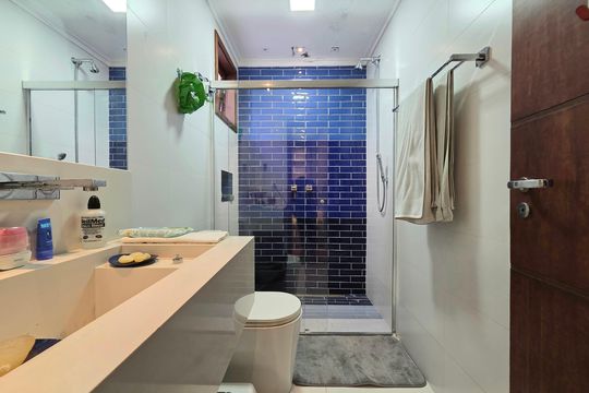 Comprar casa mobiliada com 3 quartos. — Banheiro da Suíte 2