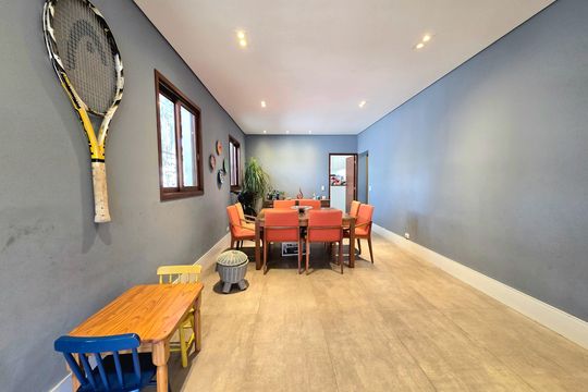 Comprar casa mobiliada com 3 quartos. — Sala de Jantar