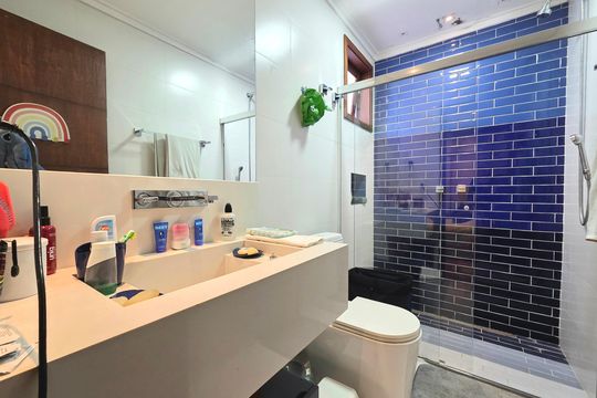 Comprar casa mobiliada com 3 quartos. — Banheiro da Suíte 2