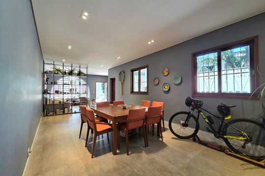 Comprar casa mobiliada com 3 quartos. — Sala de Jantar
