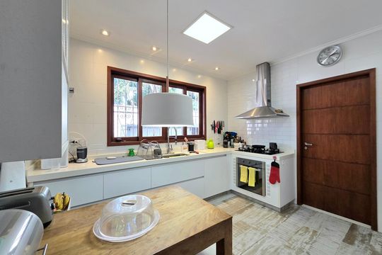 Comprar casa mobiliada com 3 quartos. — Cozinha