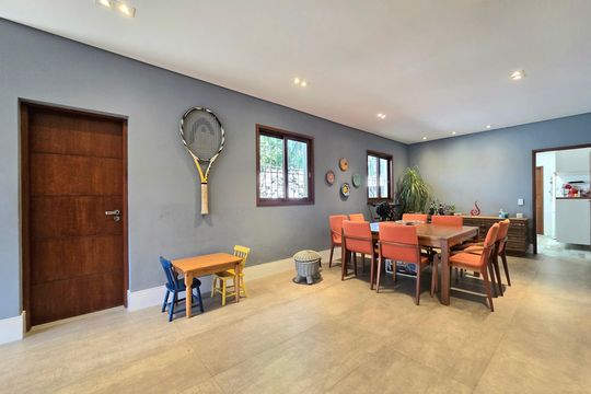 Comprar casa mobiliada com 3 quartos. — Sala de Jantar