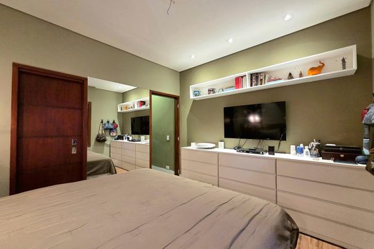 Comprar casa mobiliada com 3 quartos. — Suíte 1