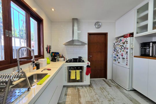 Comprar casa mobiliada com 3 quartos. — Cozinha