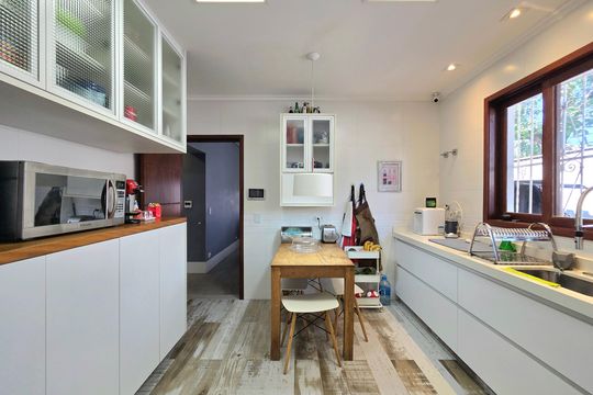 Comprar casa mobiliada com 3 quartos. — Cozinha