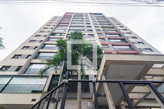 Apartamento em Pinheiros, 2 quartos, 1 suíte, varanda, piscina, mobiliado. Ideal para comprar. — Fachada